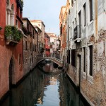 2007-07-28---Narrow-and-Desolate-Venecian-Canal-ver01